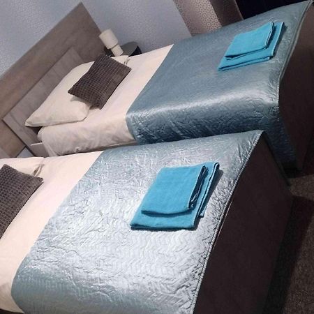 Hotelik Mona-Pokoje Z Lazienkami Elbląg Extérieur photo